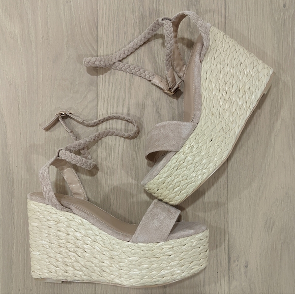 Lulu's platforms - Picture 8 of 9